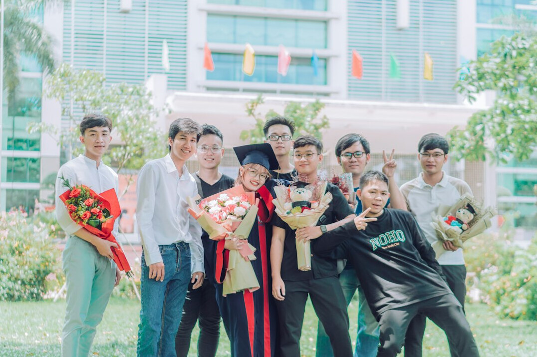 group of it graduates celebrating